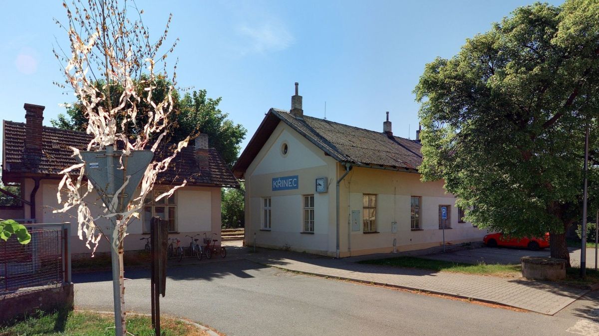 Na Nymbursku se střetl osobní vlak s nákladním